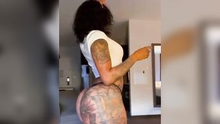 Ebony Twerk: Slow motion claps #5