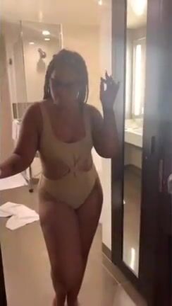 Miladawn bends her thick ass over in the bed. ????????