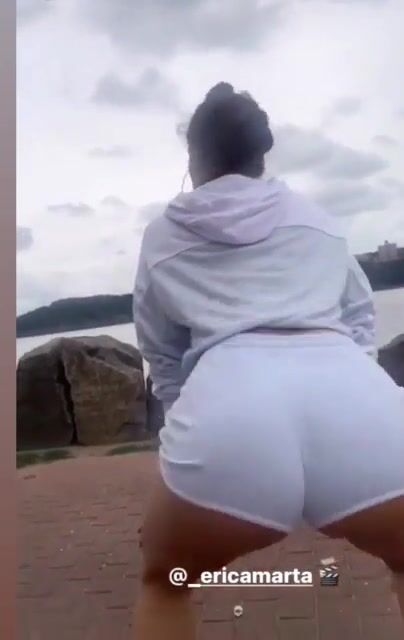 Latina Twerking her Ass in Shorts????????