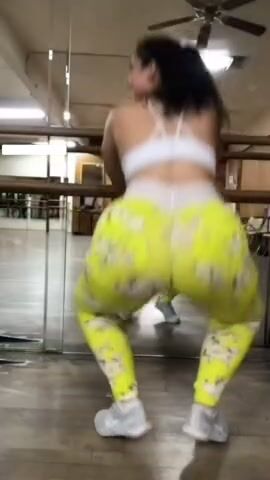 twerkin in leggings