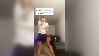 Twerk: Black girl shaking her bouncy ass #4