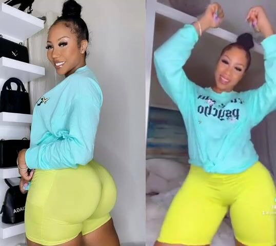 Phat Cheeked Ebony In Yellow Spandex