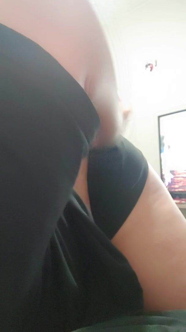 Shake ya ass, show me what you workin with