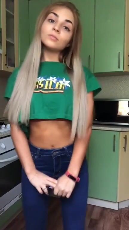 Hot babe twerking, wait for it...