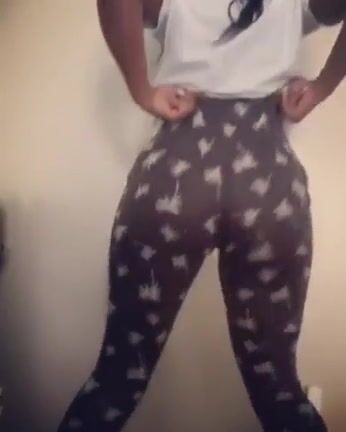 Look at dat pumpkin butt.