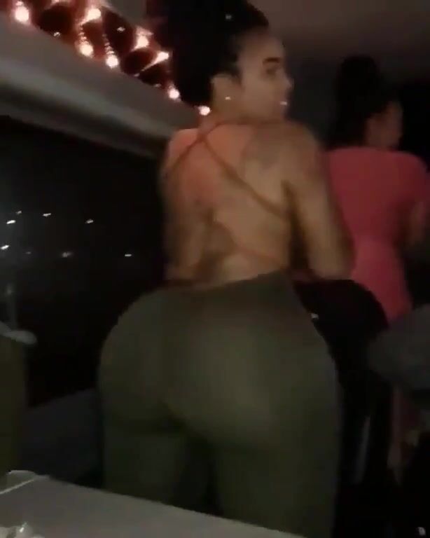 Big Booty Twerk On Table