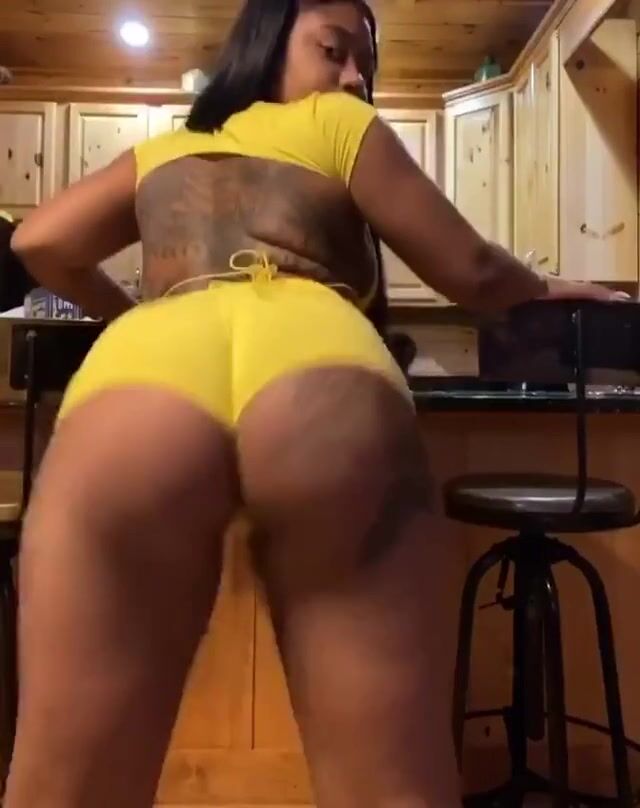Queen Arri With The Phat Ass And Pussy