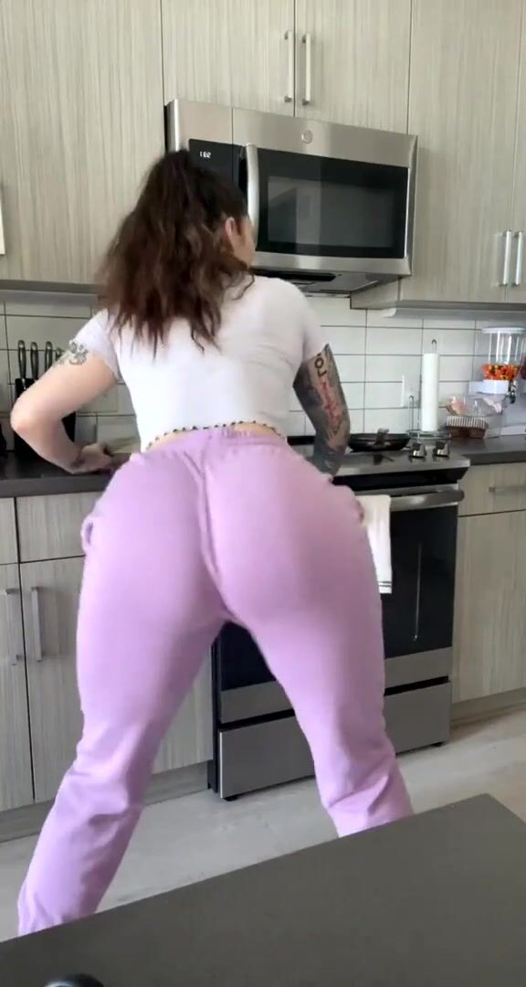 pawg twerk in sweats