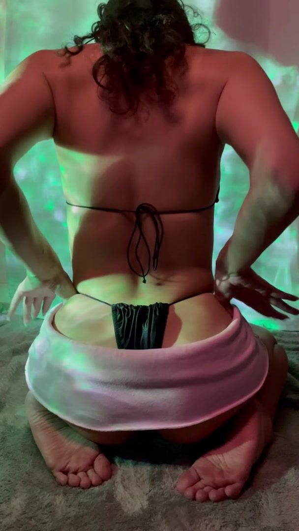 Want to see my little pussy don't you :P