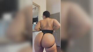 Thick Girl Twerking: ass so big like the sun ☀️ #2