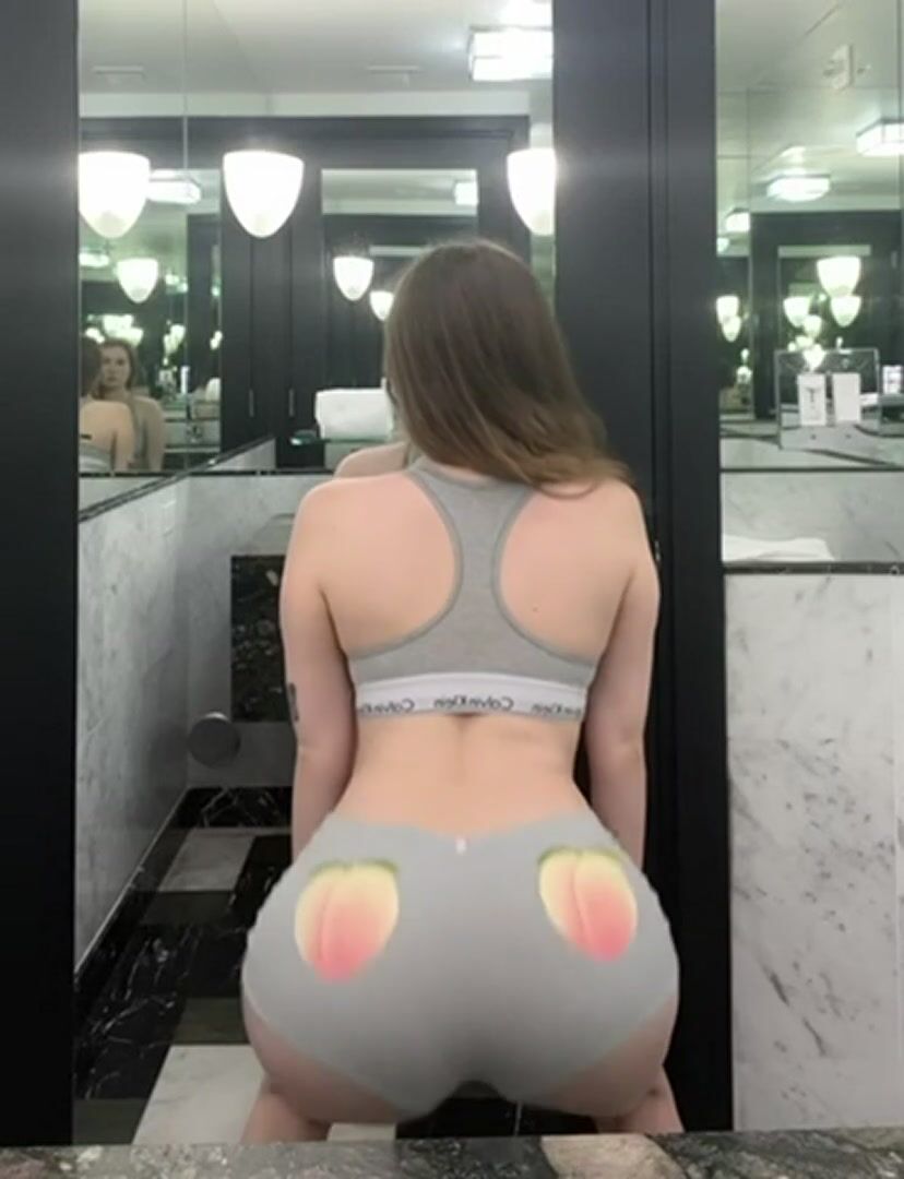 This ass lookin real heavy