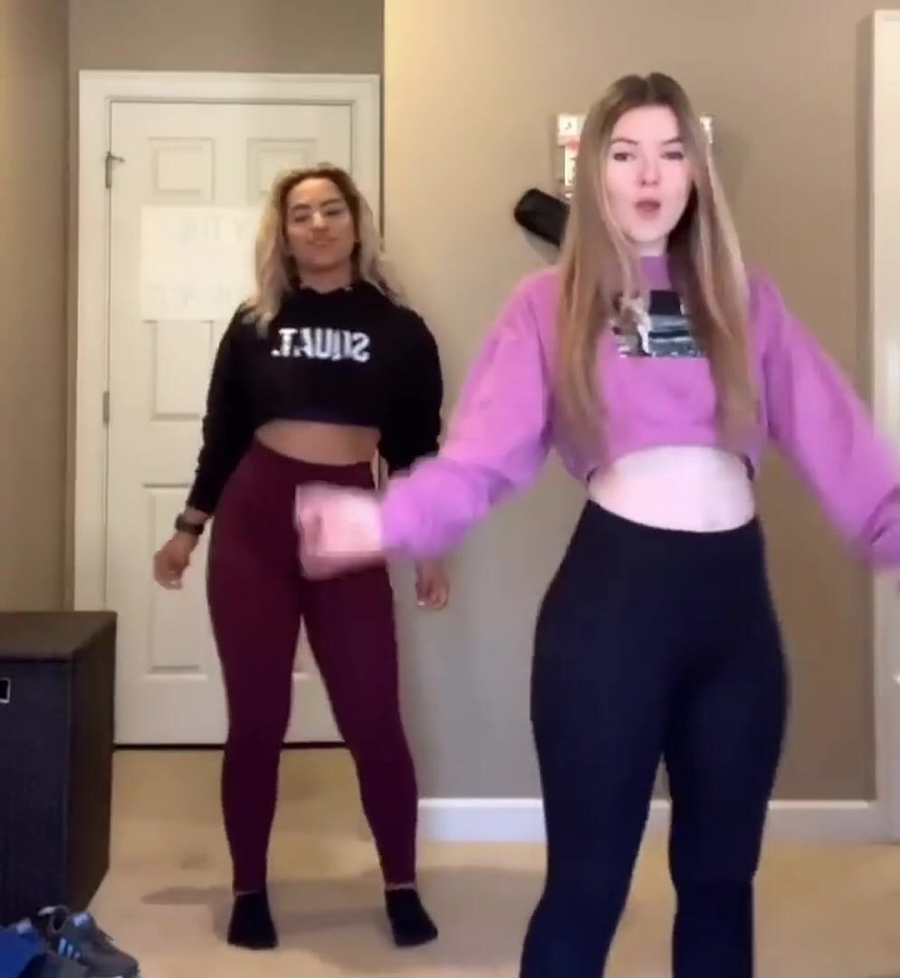 2 thick teens twerking