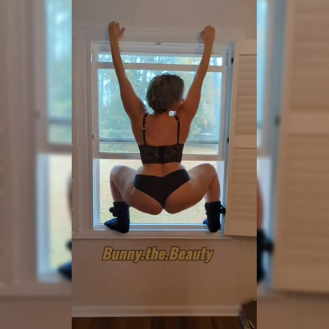 Just hangin out ♥️ the window!!!