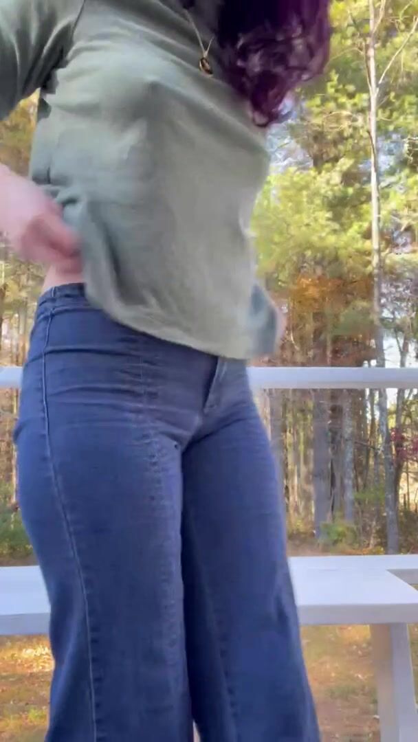 Quick outdoor twerk! Made my nipples hard as rocks lol