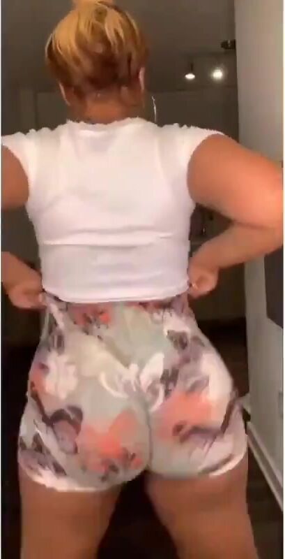 Dat asss tho