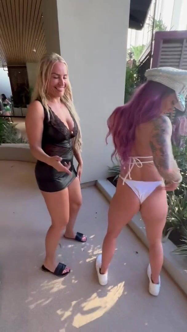 Making pool parties a lil more fun ????