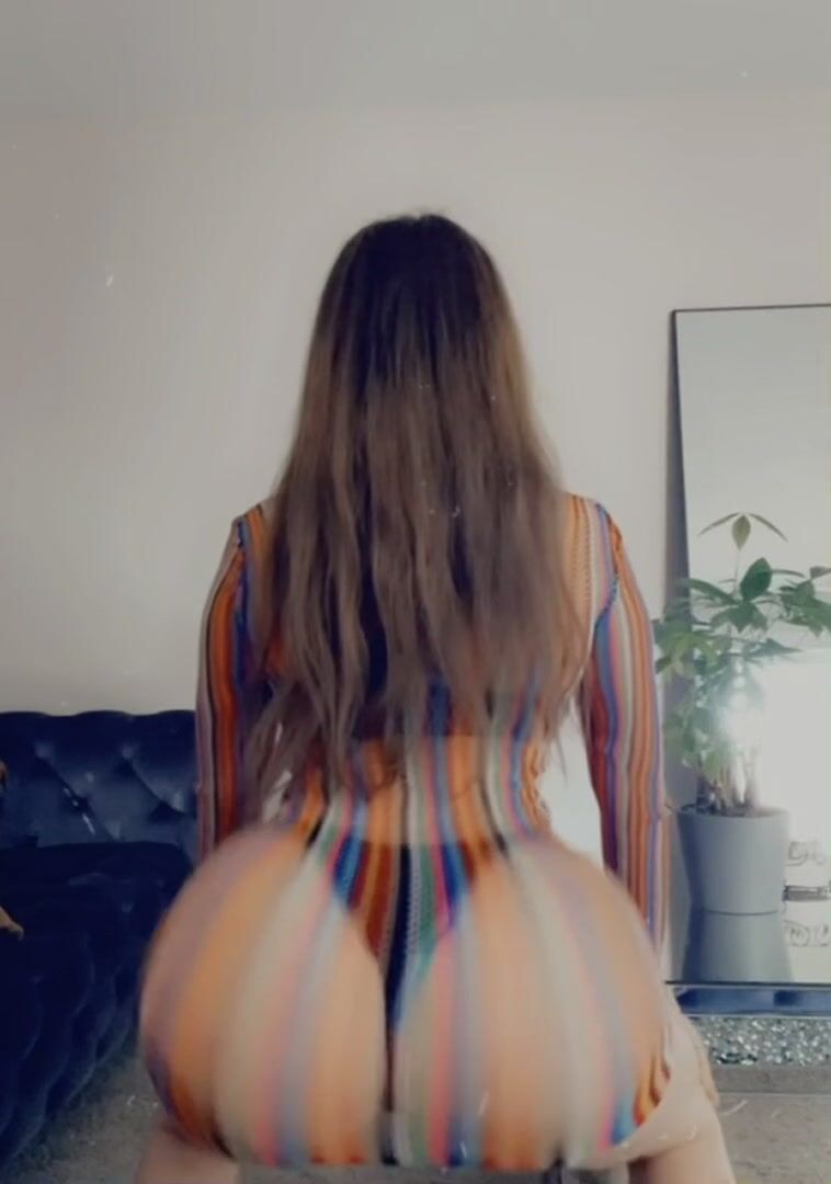 Big booty got a lil weight to it ????