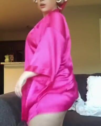 Becky twerking and clapping
