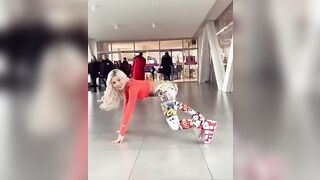 Twerk: Some girl twerking in a mall #2