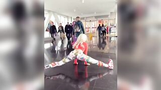 Twerk: Some girl twerking in a mall #4