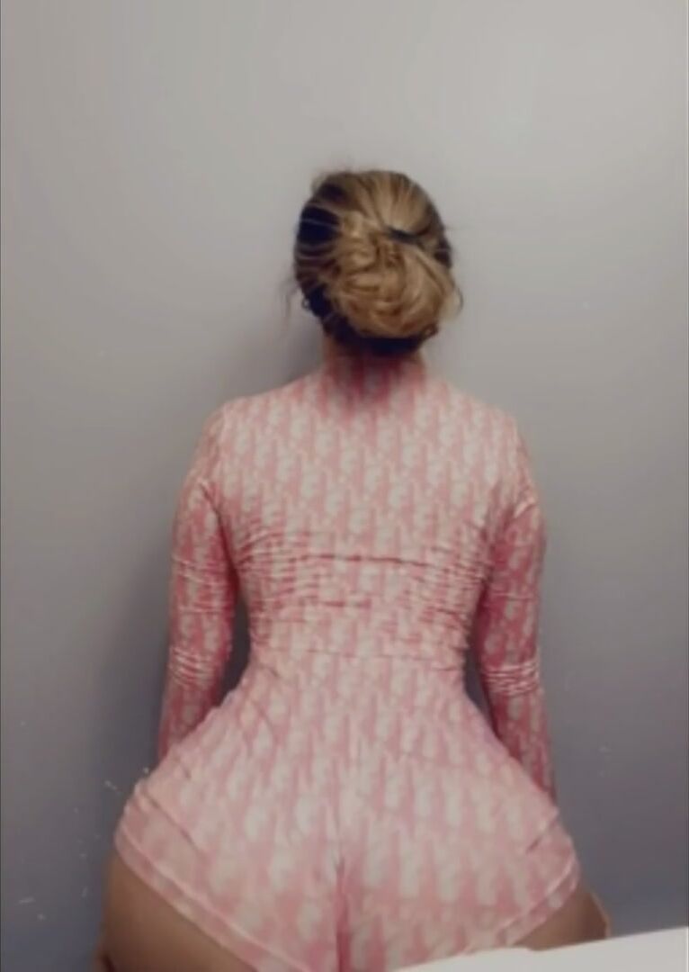 Who shake that ass the best? Me???? he wanna know how I move on the D