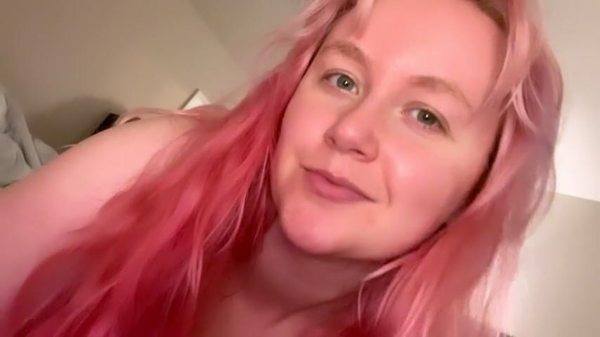 Does this nerdy married mom have the moves to make you nut?