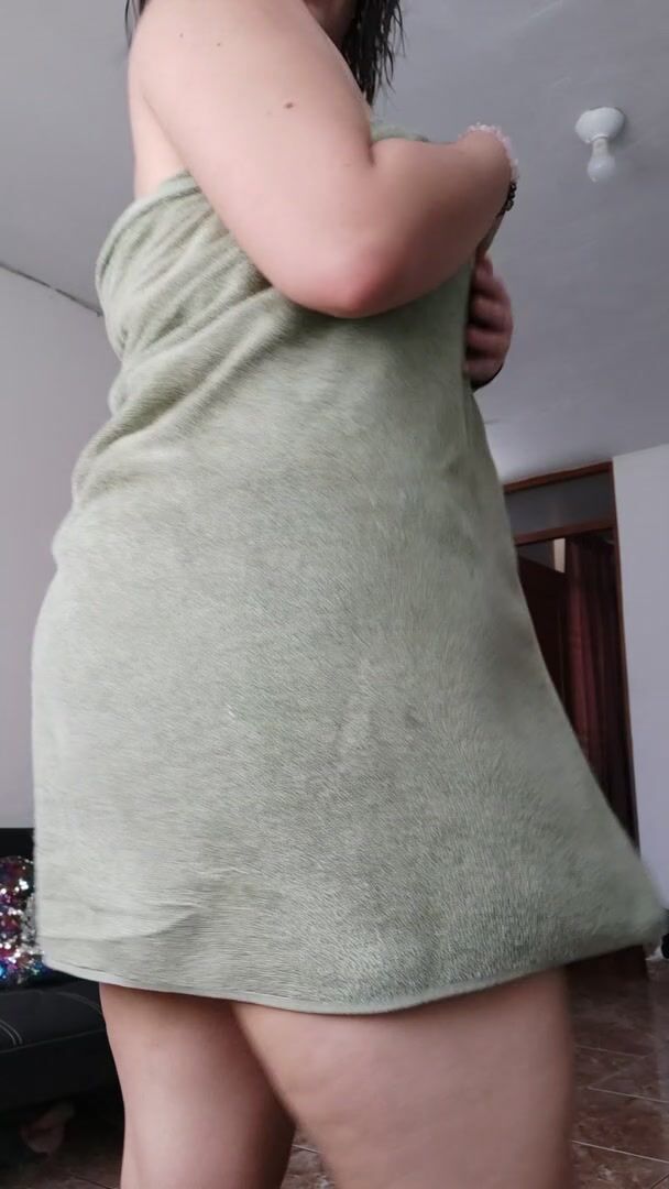 Twerk after shower!