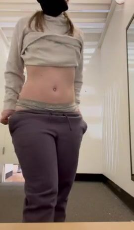 Not really twerking but some ass shaking ❤️