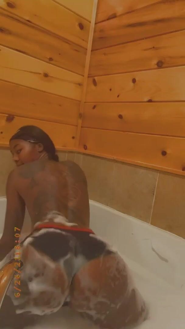 Bubble Bath Twerk