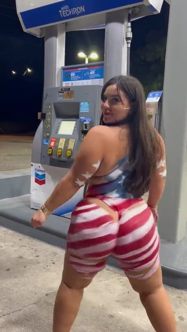 Will shake ass for gas