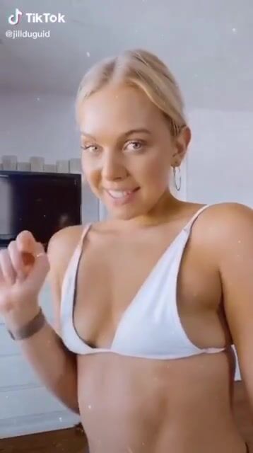 Blonde PAWG Twerking (wait for slow motion)