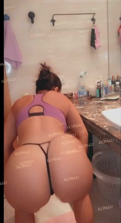 First post here! Hope you'll like mature women’s shaking their ass