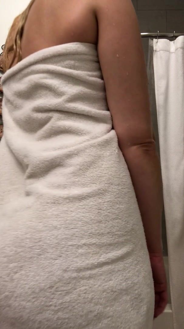Pawg clapping
