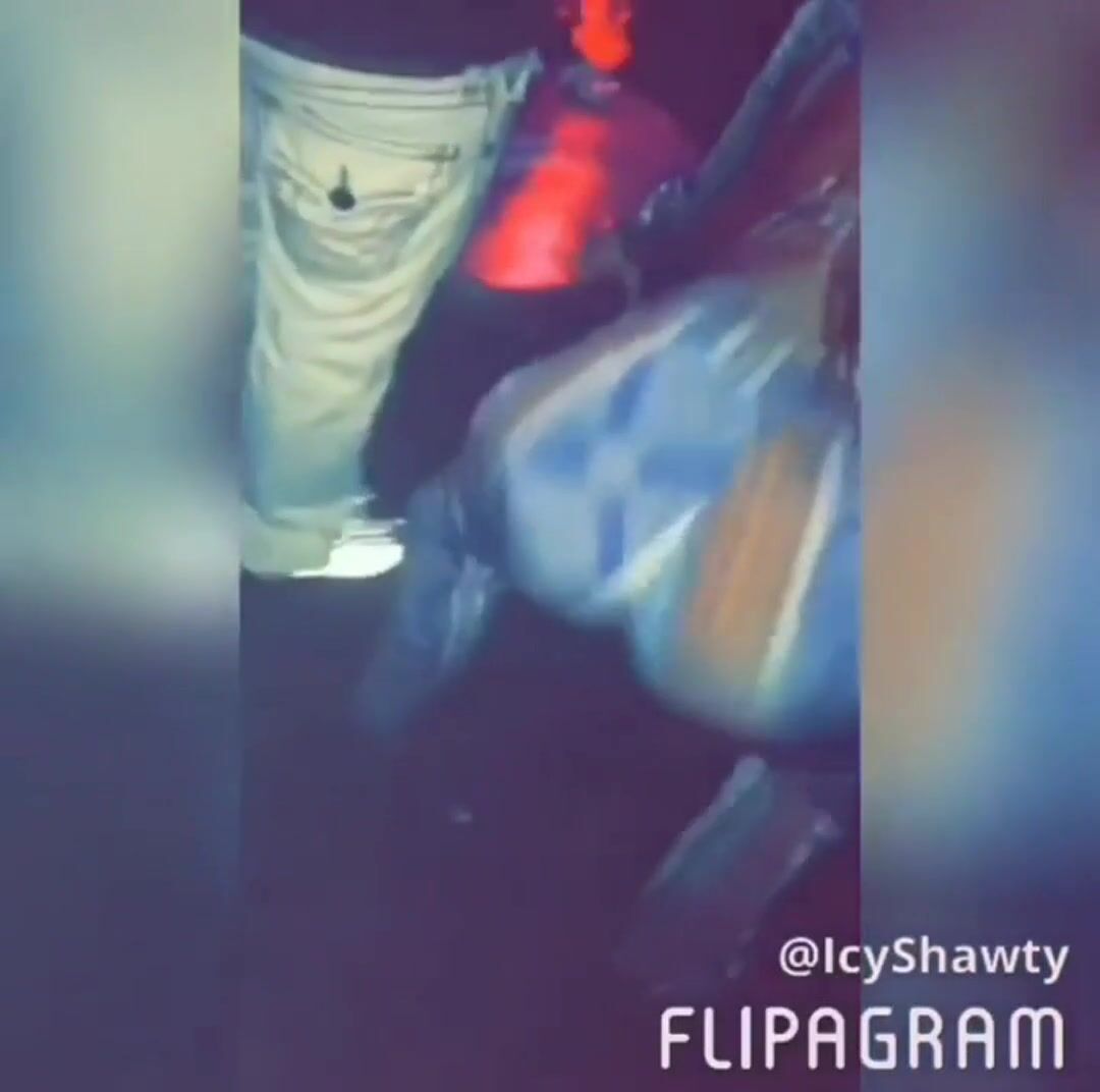 Latina baddie shaking her fine ass