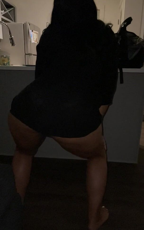 Twerking That Azz Slow Mo ????