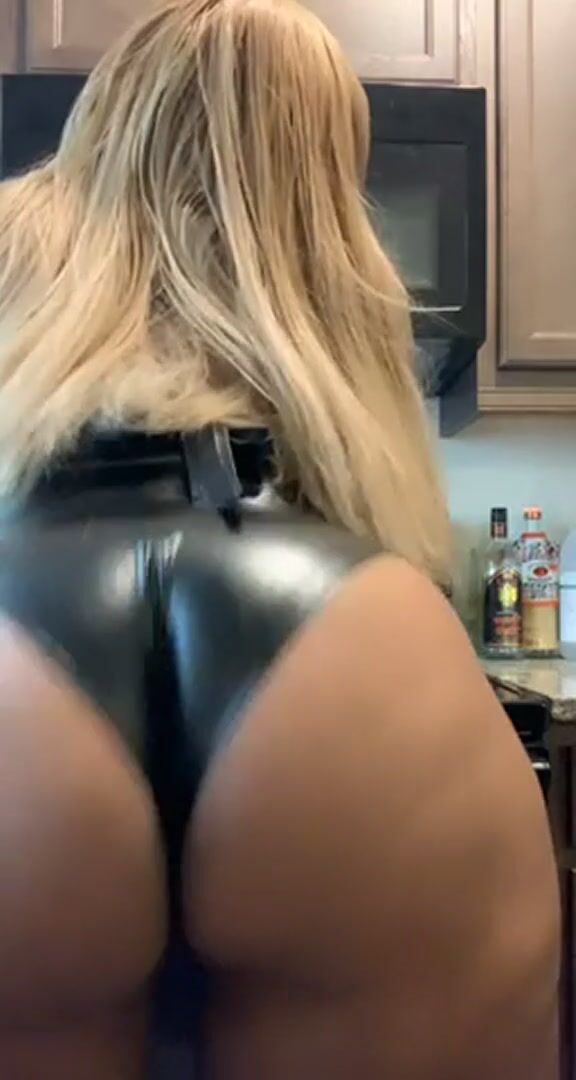 Twerking to heat up your dinner. Are you hungry?