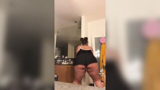 Twerk: Lizzo twerkin that fat ass #4